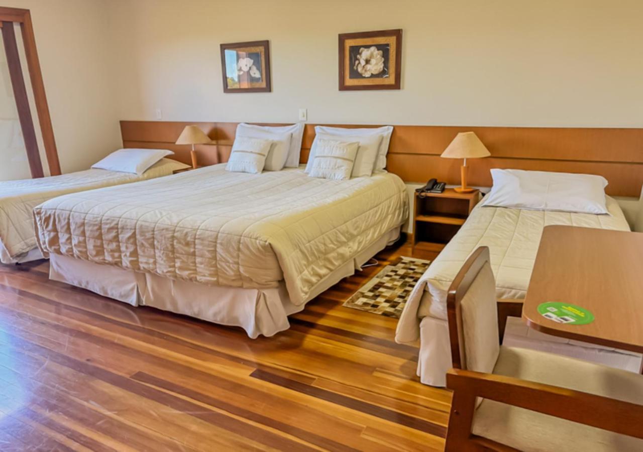 Quarto quádruplo de luxo com ar-condicionado